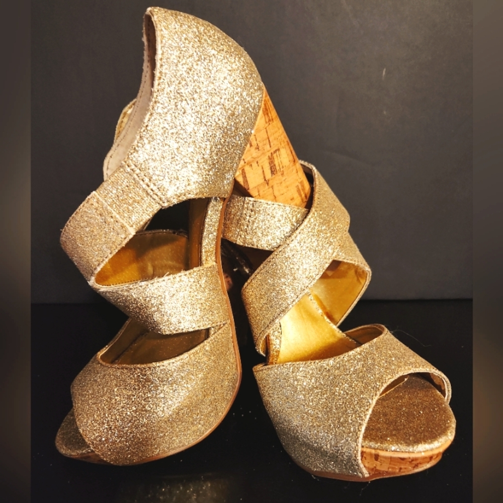 NIB Kaya "Blaire" gold glitter cork platform heel sandald